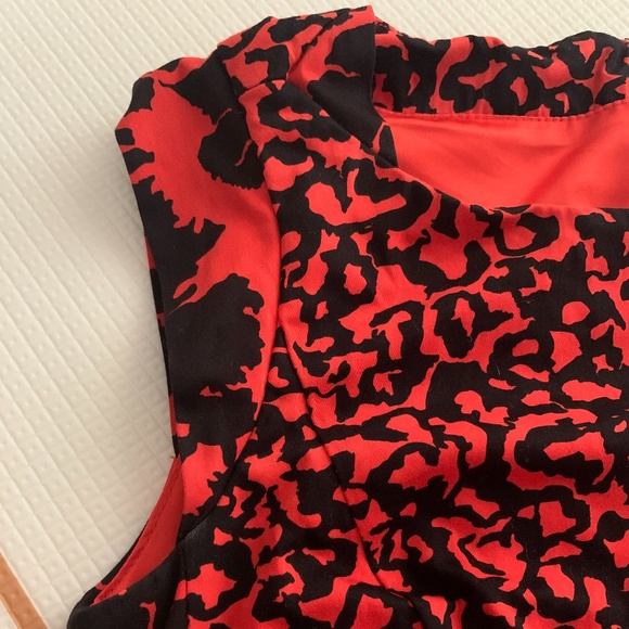 Like New Figure-Flattering FRENCH CONNECTION Animal Print Pencil Dress Size 4 - Picture 4 of 9